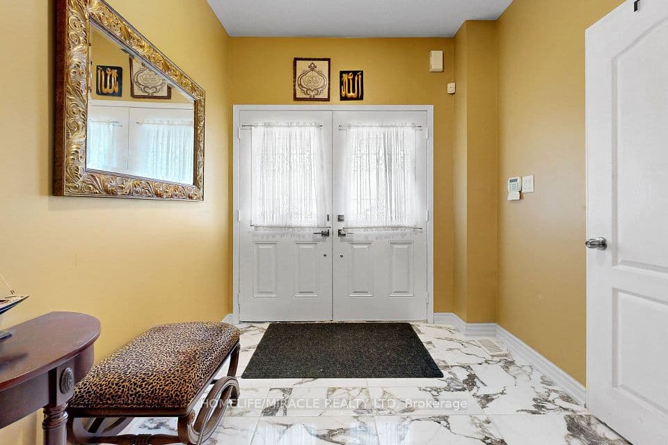 2003 Queensbury Drive, Oshawa, ON L1K 0S1 – photo 3