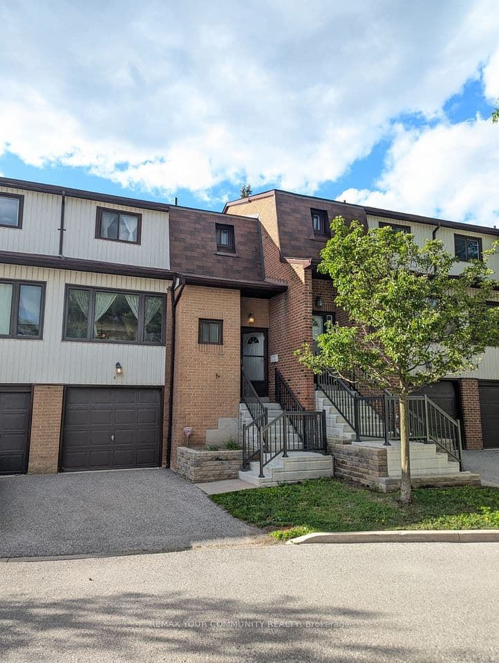 765 Oklahoma Drive 4, Pickering, ON L1W 3C9 – main photo