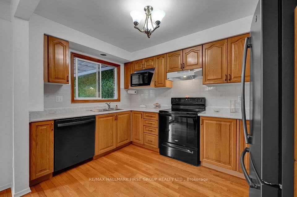 963 Renfrew Court, Oshawa, ON L1J 6L2 – photo 3