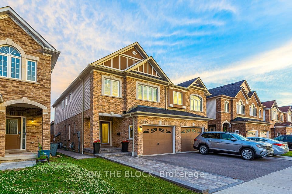 125 Leney Street, Ajax, ON L1Z 0T6 – main photo