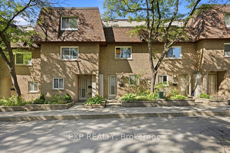 275 Manse Road 8, Toronto, ON M1E 4X8 – main photo