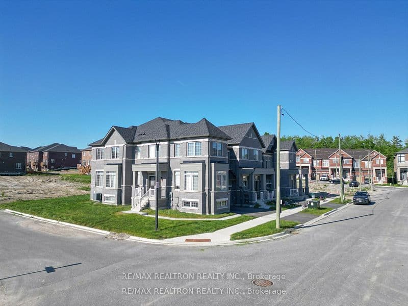 988 Grosbeak Trail, Pickering, ON L1X 0P6 – photo 2