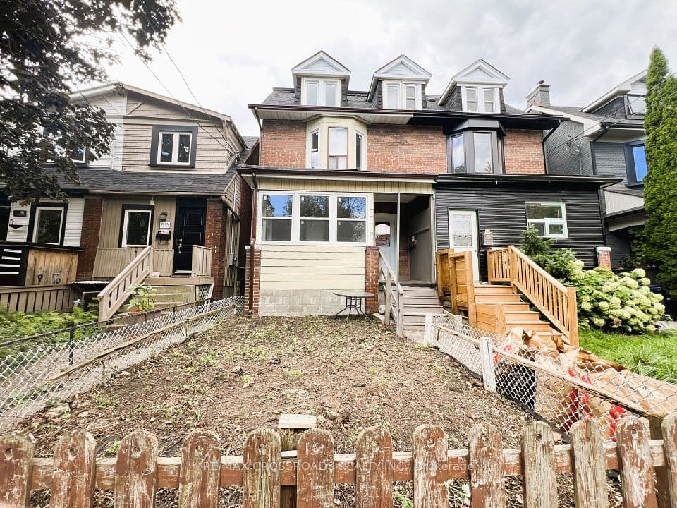 82 Curzon Street, Toronto, ON M4M 3B4 – main photo