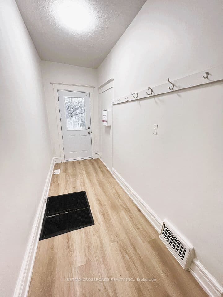 82 Curzon Street, Toronto, ON M4M 3B4 – photo 2