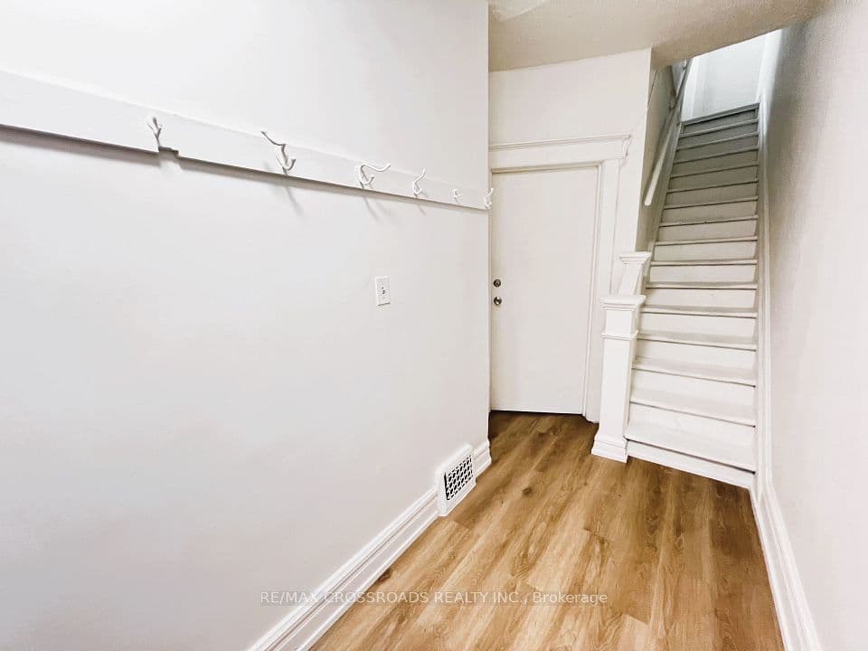 82 Curzon Street, Toronto, ON M4M 3B4 – photo 3