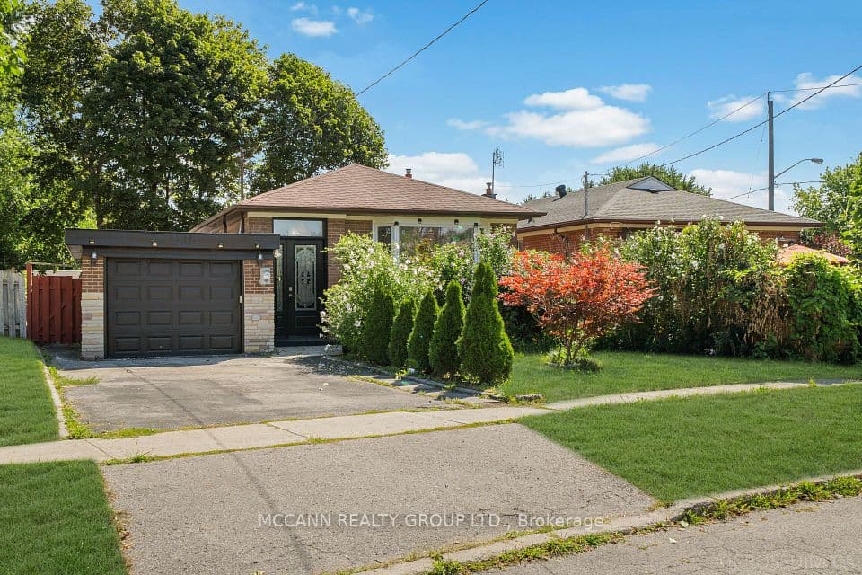 17 Barlow Road, Toronto, ON M1G 2B5 – main photo