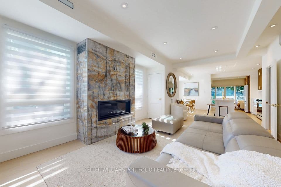 22 Pitt Avenue, Toronto, ON M1L 2R1 – photo 2