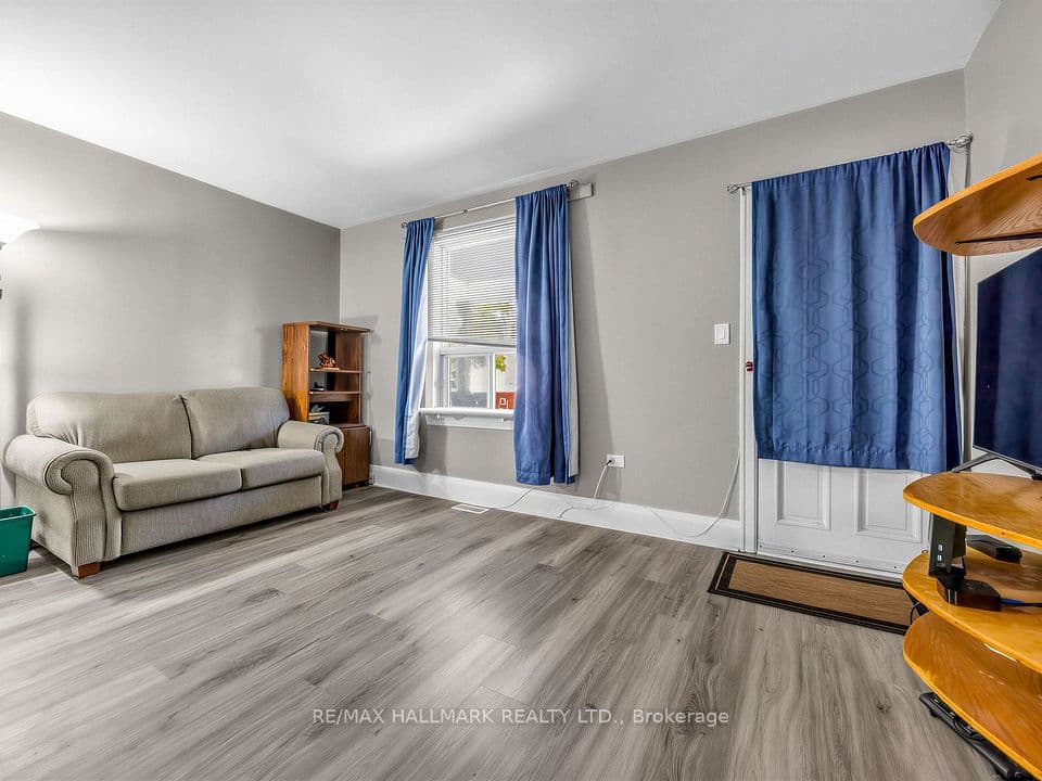 201 Linsmore Crescent, Toronto, ON M4J 4L5 – photo 3