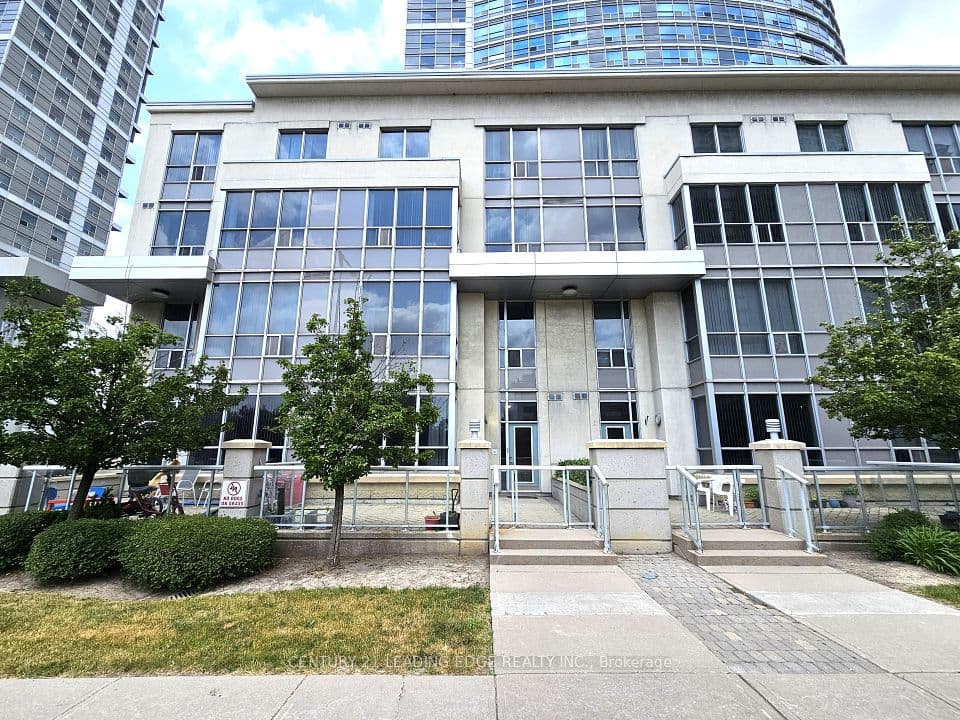 38 Lee Centre Drive TH120, Toronto, ON M1H 3J7 – main photo