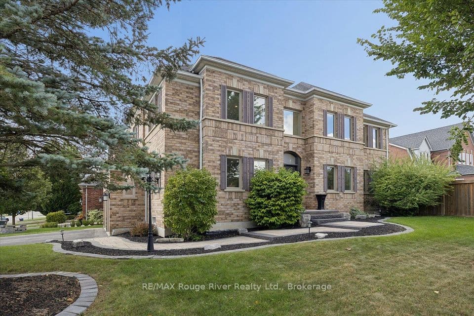 10 Windbreak Crescent, Whitby, ON L1P 1P8 – main photo