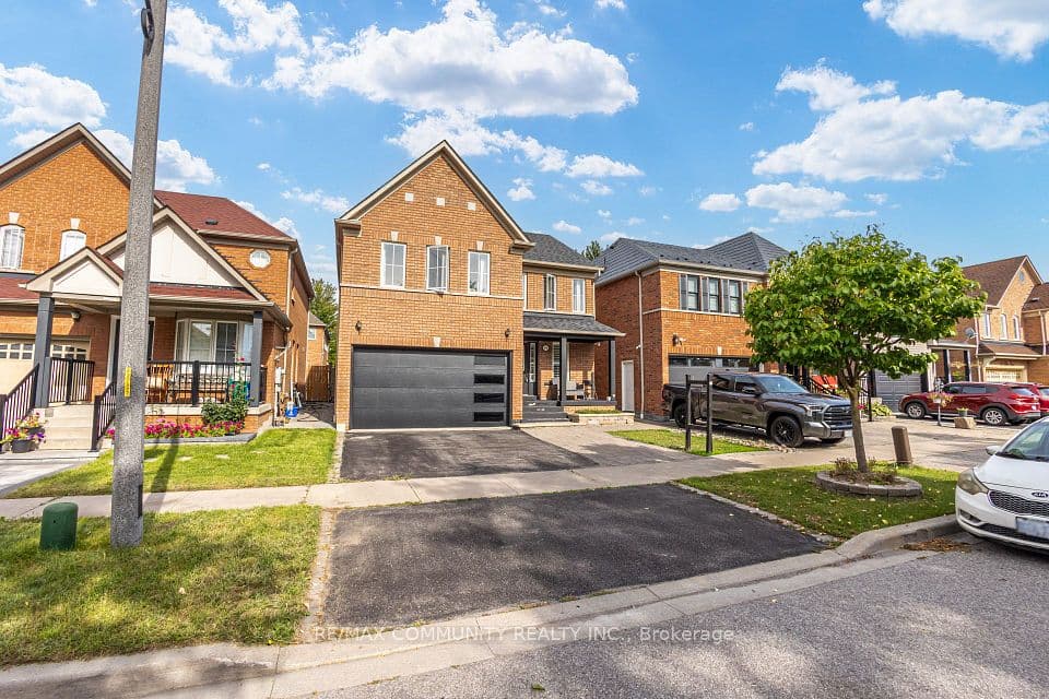 19 Tiller Street, Ajax, ON L1Z 1X8 – main photo