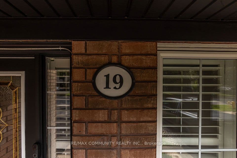 19 Tiller Street, Ajax, ON L1Z 1X8 – photo 2