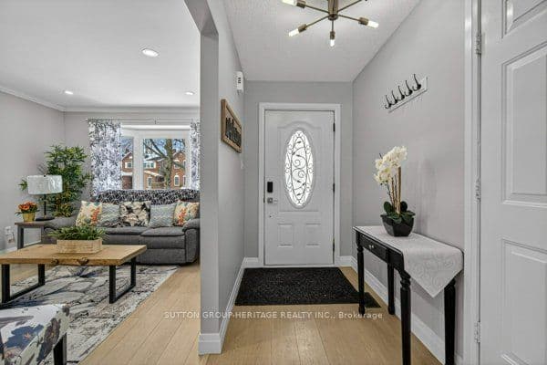 887 Lavis Court, Oshawa, ON L1K 1W1 – photo 3
