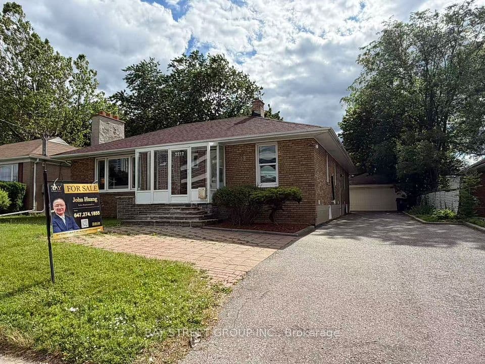 2212 Kennedy Road, Toronto, ON M1T 3G4 – main photo