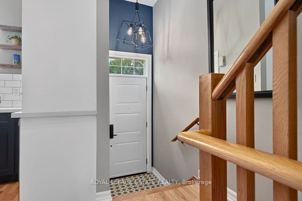 2112 Dundas Street E, Toronto, ON M4L 1N1 – photo 2
