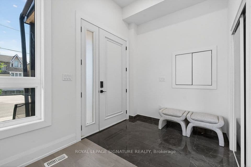 260 Dewhurst Boulevard N, Toronto, ON M4J 3K8 – photo 3