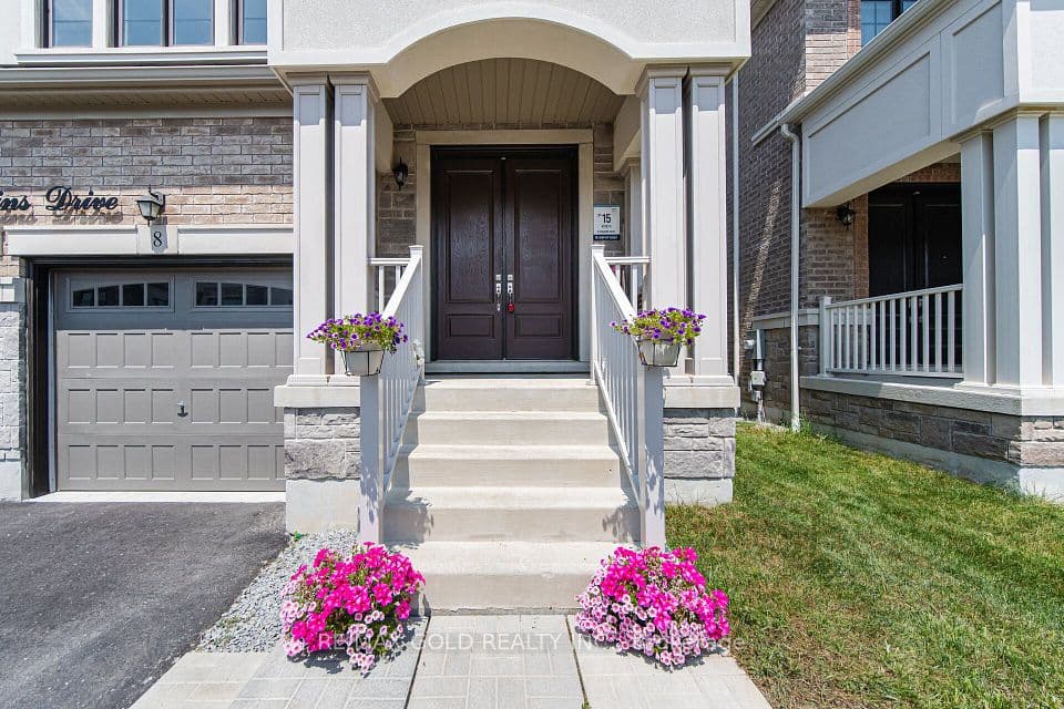 8 Huggins Drive, Whitby, ON L1P 0N4 – photo 3