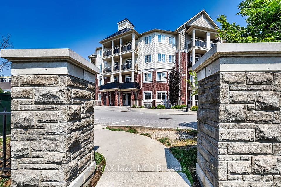 84 Aspen Springs Drive 116, Clarington, ON L1C 0V3 – main photo