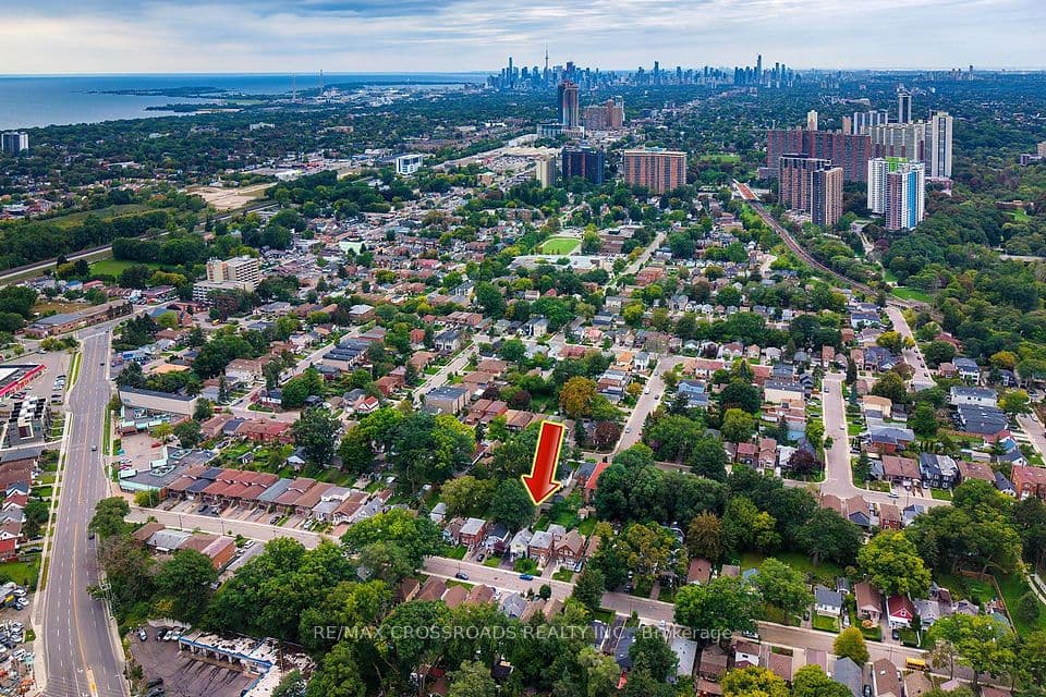 36 Mcdonald Avenue, Toronto, ON M1L 3Y8 – photo 2