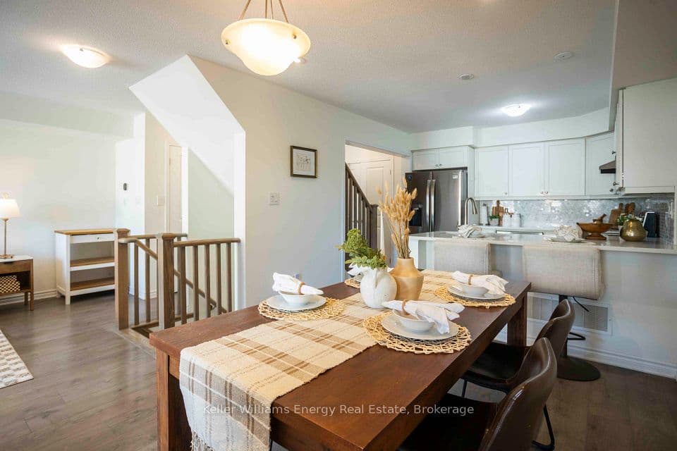 104 Howe Avenue, Toronto, ON M1C 0J4 – main photo