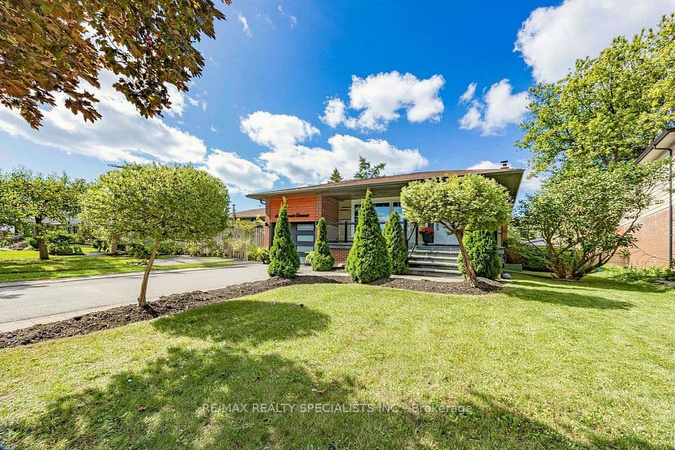 16 Langevin Crescent, Toronto, ON M1C 2B6 – main photo