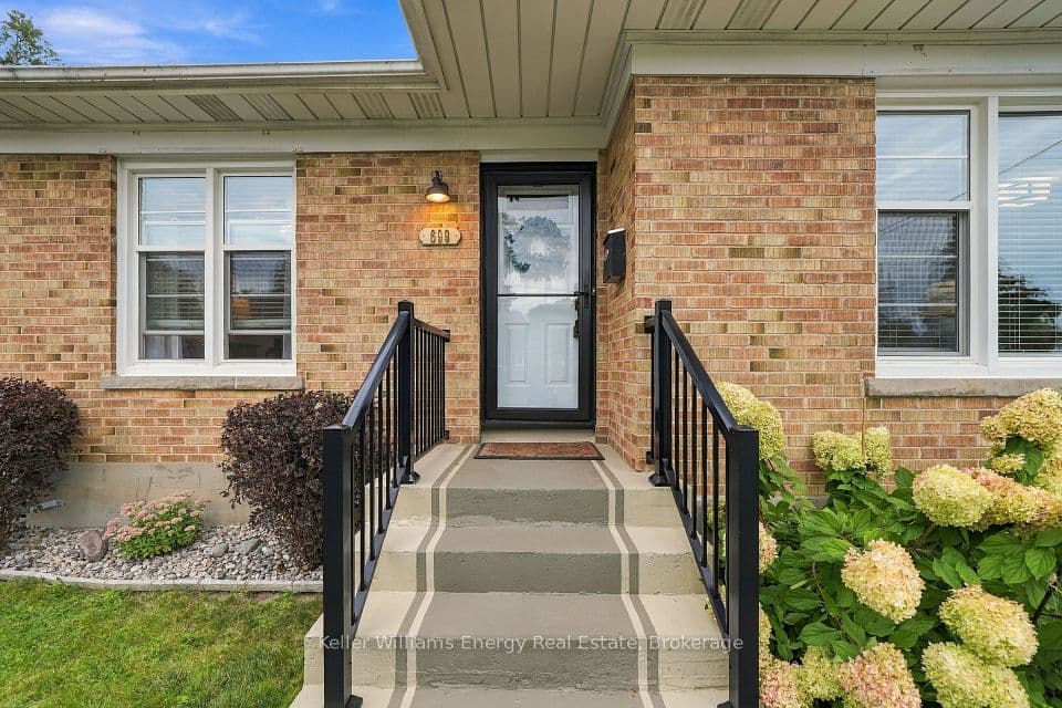699 Grierson Street, Oshawa, ON L1G 5J6 – main photo