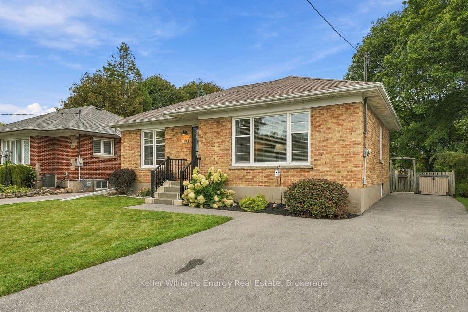 699 Grierson Street, Oshawa, ON L1G 5J6 – photo 2