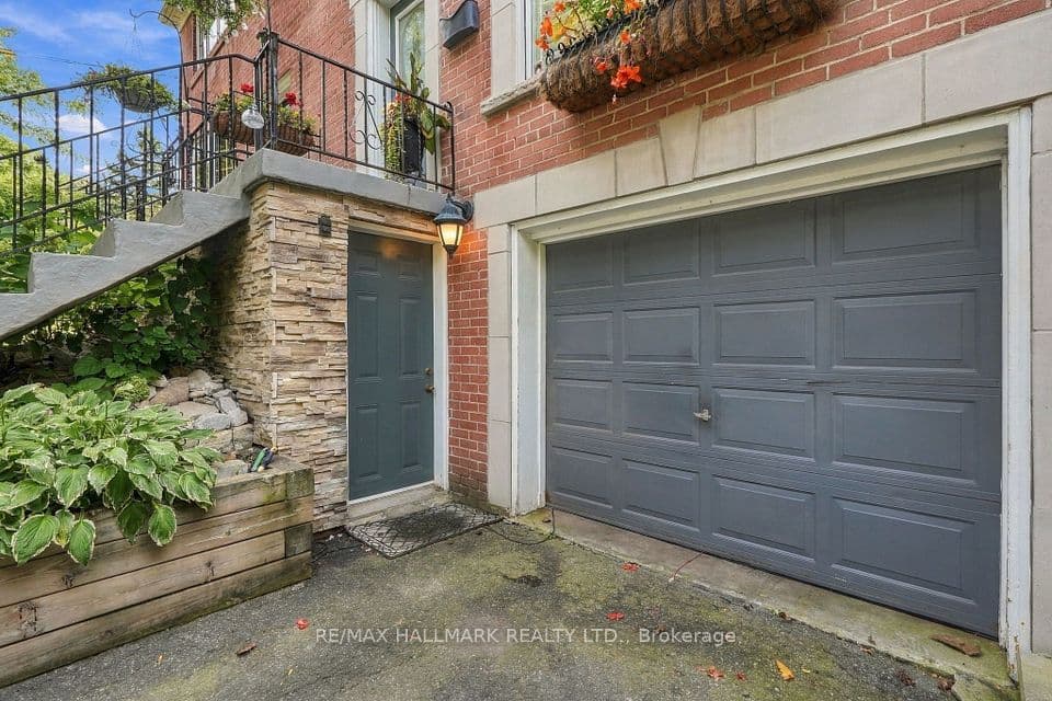 77 Glen Davis Crescent, Toronto, ON M4E 1X7 – photo 3