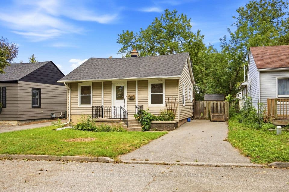 24 George Street, Ajax, ON L1S 1S5 – main photo