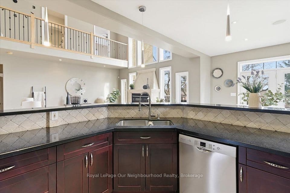 1879 Appleview Road, Pickering, ON L1V 1T7 – photo 3