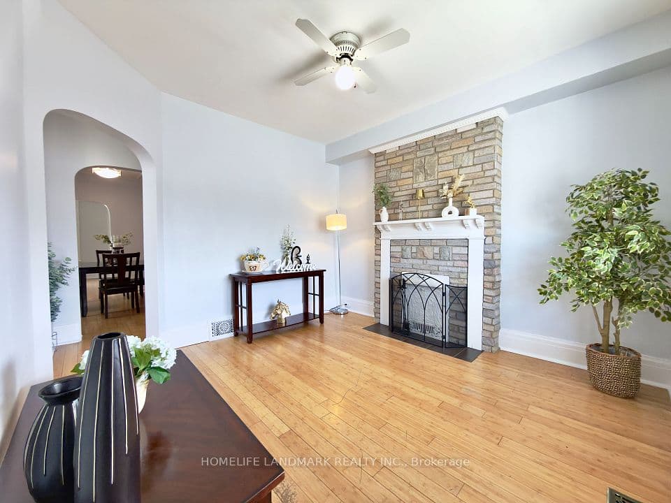 67 Banting Avenue, Oshawa, ON L1H 2M1 – photo 3