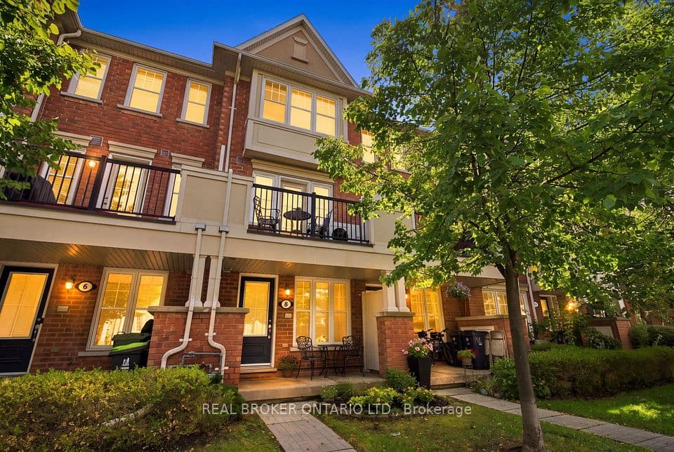8 Ayers Crescent, Toronto, ON M1L 0G6 – main photo