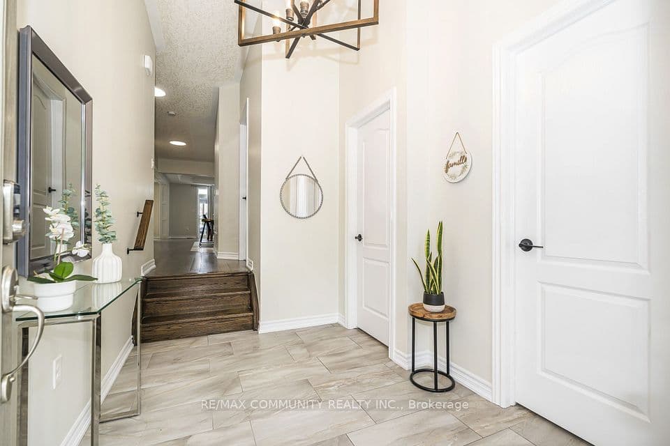 23 Holyrod Drive, Clarington, ON L1E 0G8 – photo 2