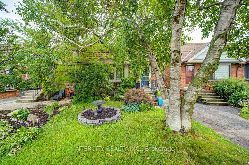 256 Blantyre Avenue, Toronto, ON M1N 2S1 – main photo