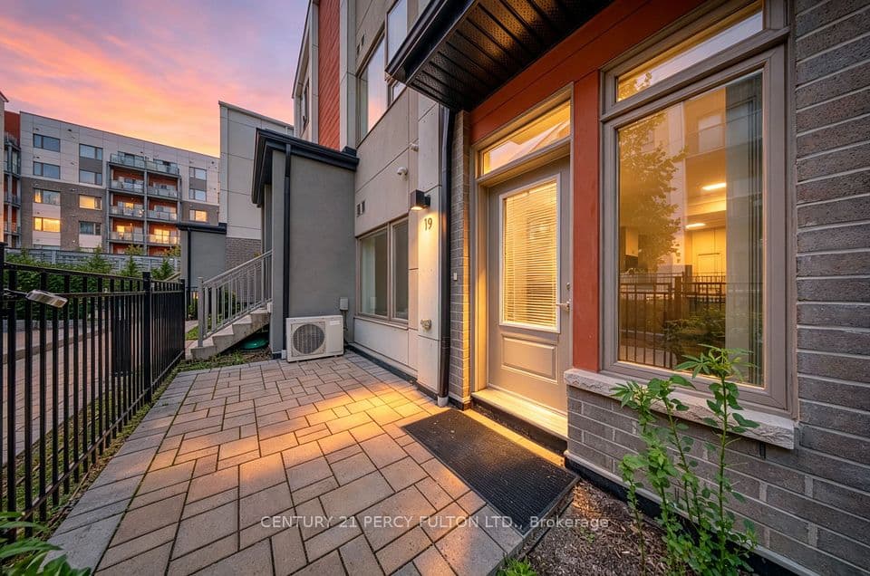 70 Orchid Place Drive TH 19, Toronto, ON M1B 0C4 – main photo