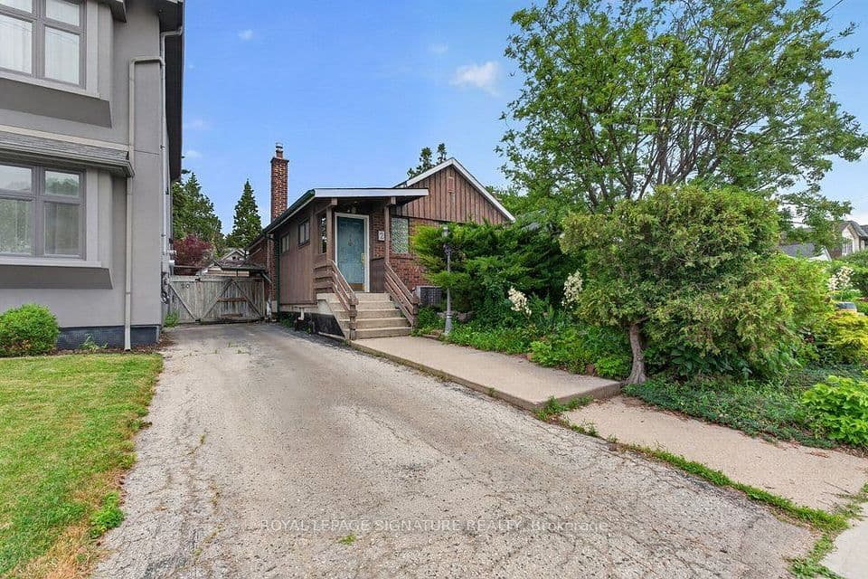 20 Tiago Avenue, Toronto, ON M4B 2A1 – main photo
