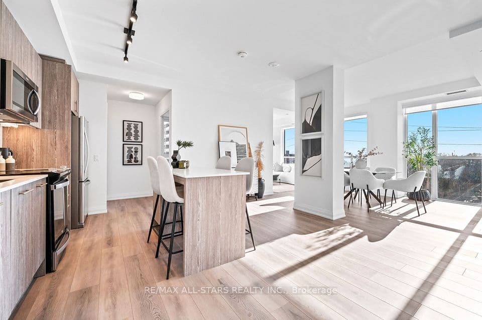 286 Main Street 411, Toronto, ON M4C 0B3 – main photo