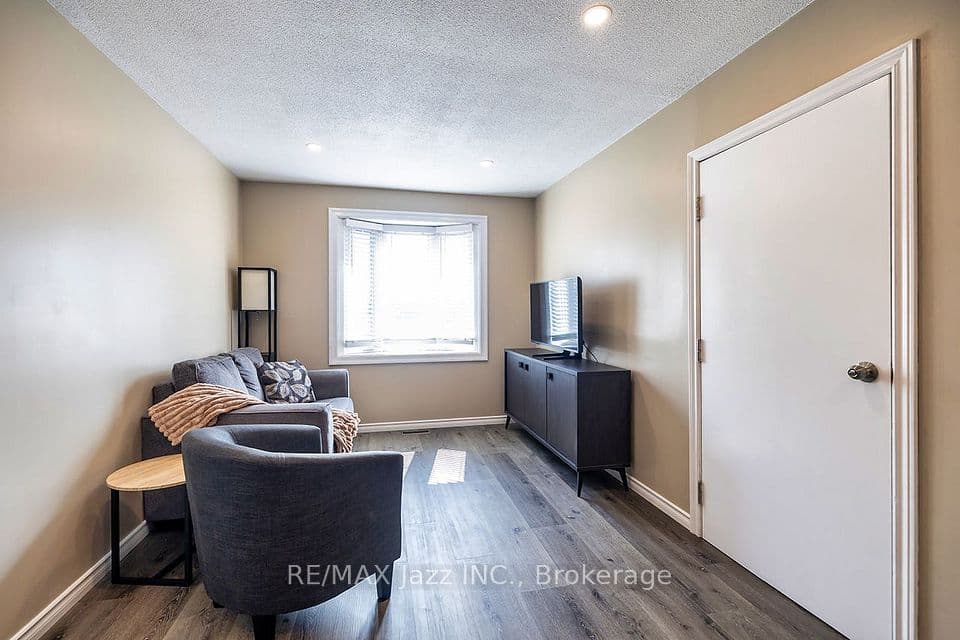 260 Lakeview Park Avenue, Oshawa, ON L1J 7M5 – photo 3