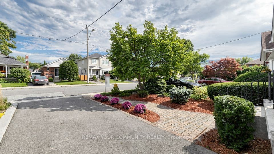 6 Athlone Road, Toronto, ON M4J 4H2 – photo 2