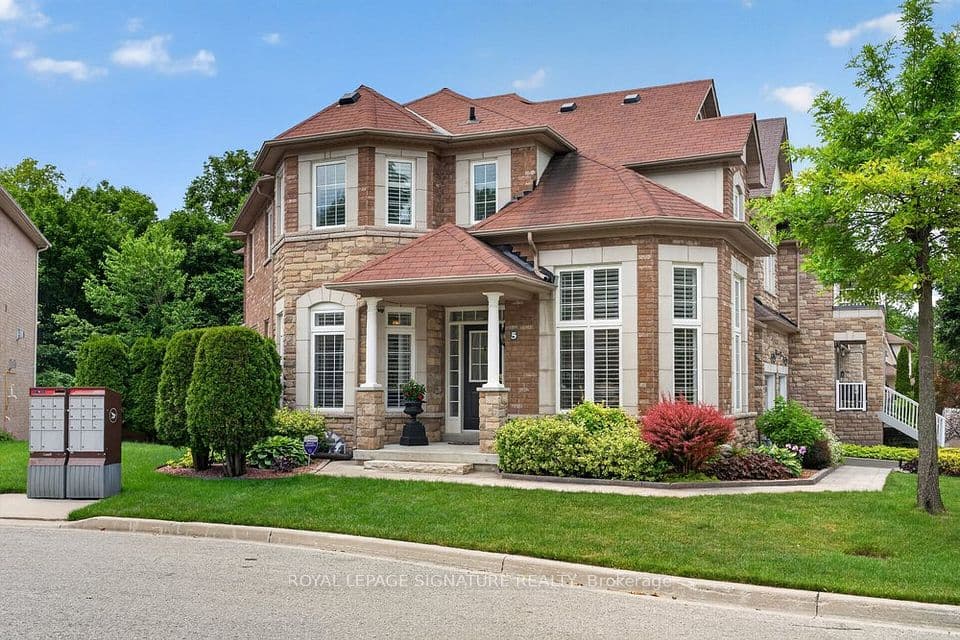 5 Broderick Place, Toronto, ON M1L 0E3 – main photo