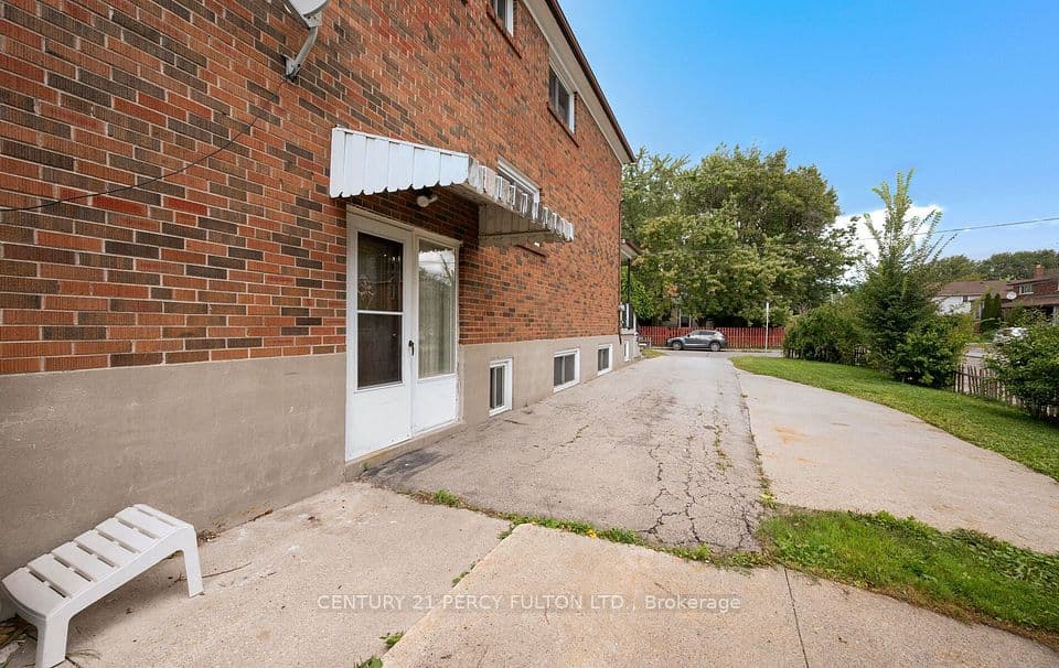 27 Willingdon Avenue, Toronto, ON M1N 2L1 – photo 3