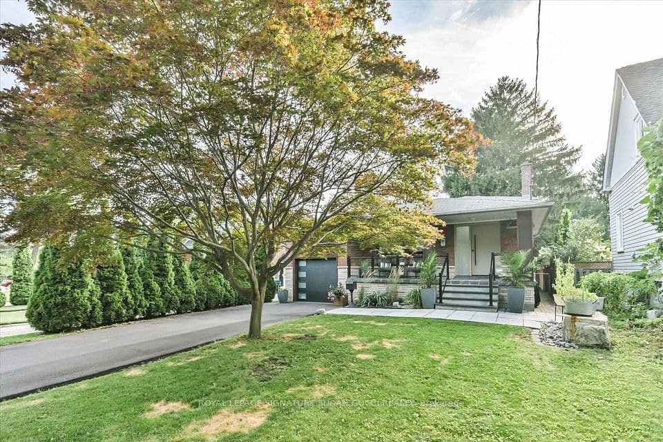 16 Squires Avenue, Toronto, ON M4B 2R3 – photo 2