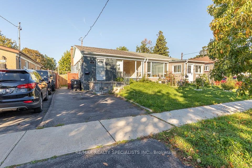 17 Huddleston Court, Toronto, ON M1L 4L1 – main photo