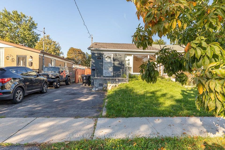 17 Huddleston Court, Toronto, ON M1L 4L1 – photo 2