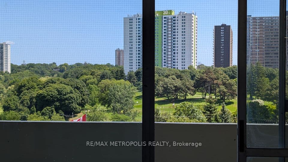 5 Massey Square #607, Toronto, ON M4C 5L6 – photo 2