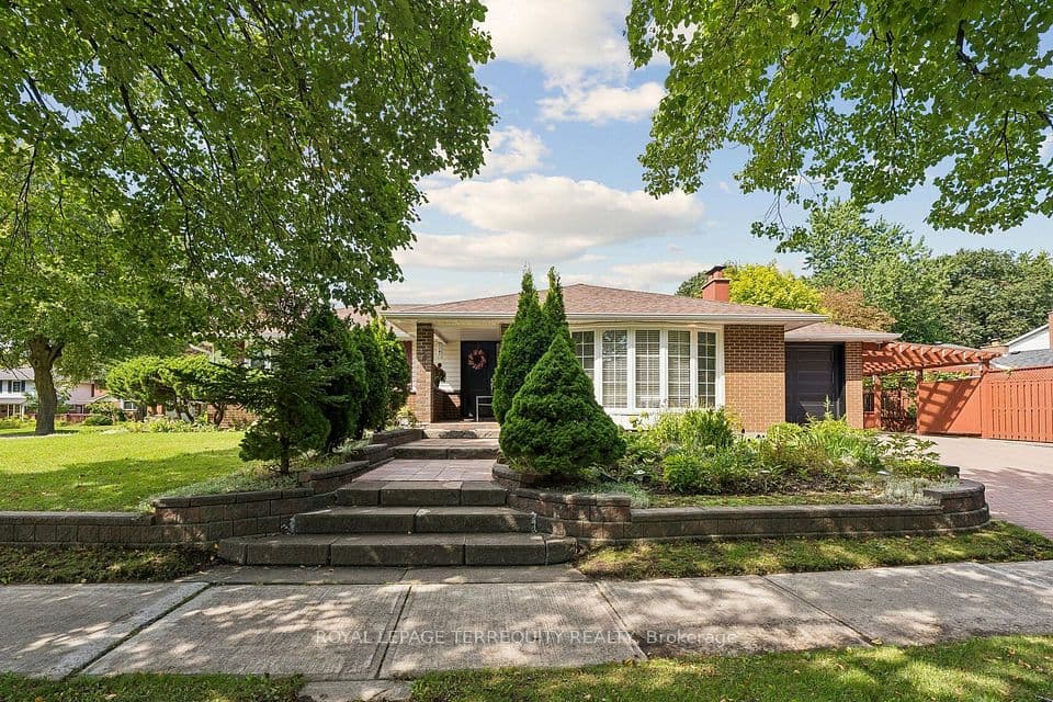2 Richbourne Court, Toronto, ON M1T 1T6 – photo 3