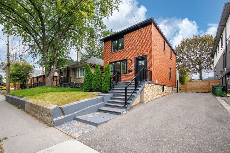 3517 St Clair Avenue E, Toronto, ON M1K 1L4 – main photo