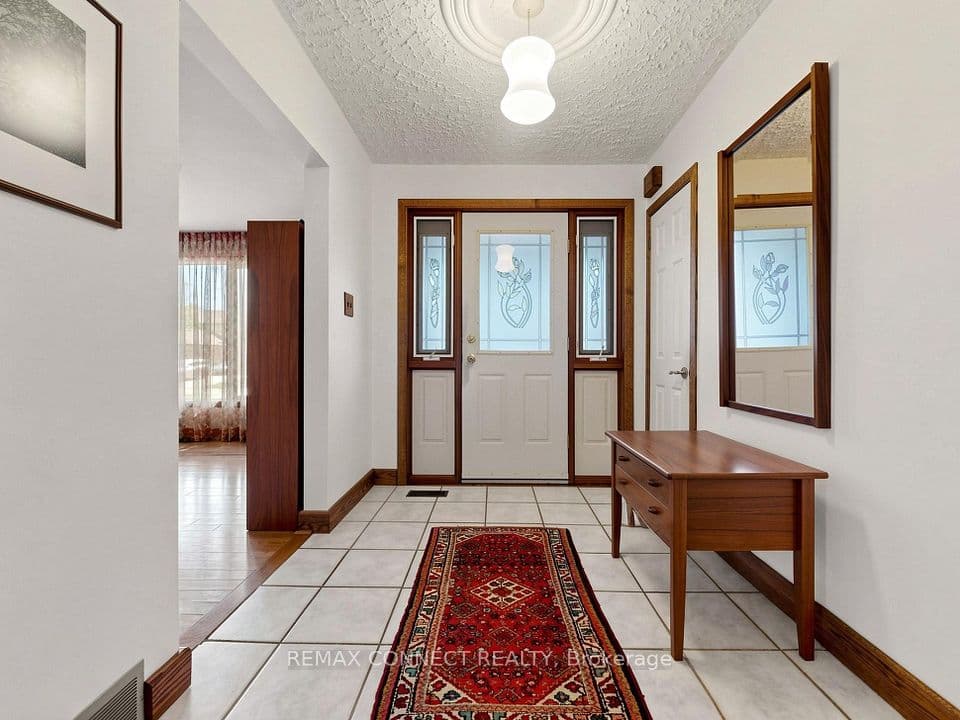 90 Sylvan Avenue, Toronto, ON M1M 1K1 – photo 2