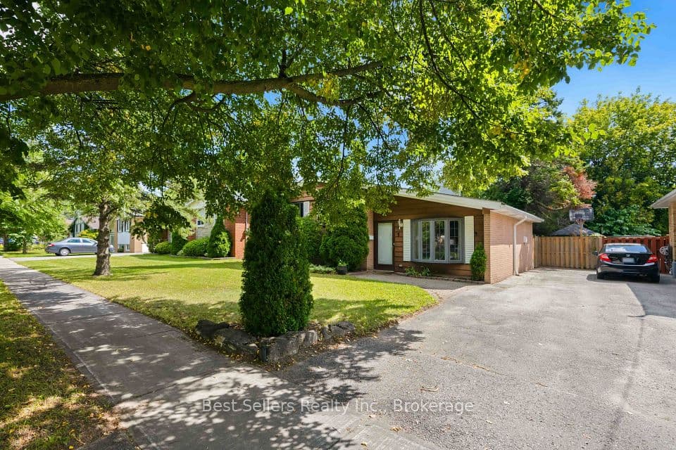 5 Benfrisco Crescent, Toronto, ON M1H 1N2 – photo 3