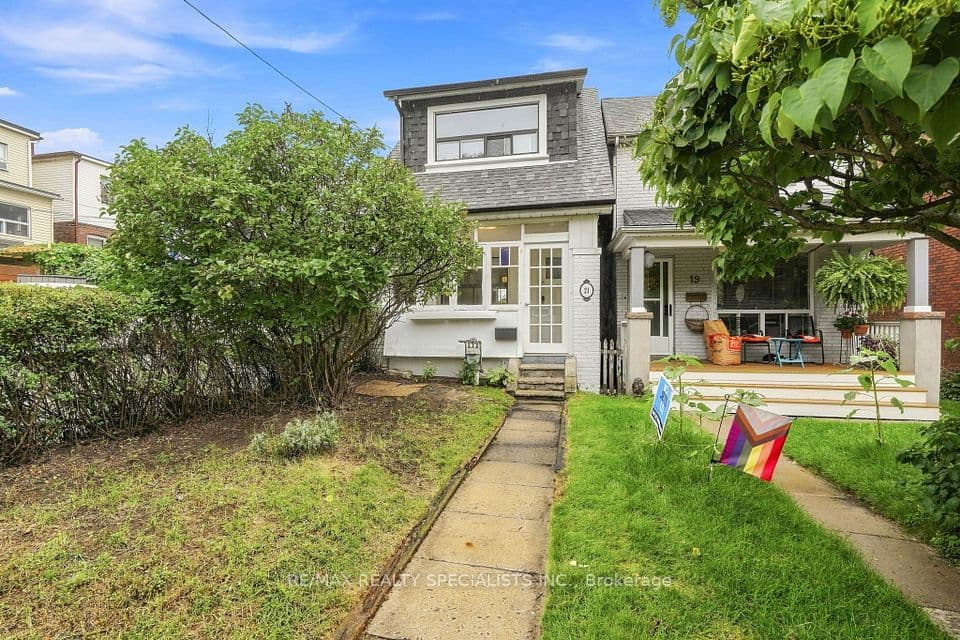 21 Mendel Avenue, Toronto, ON M4C 1E6 – main photo